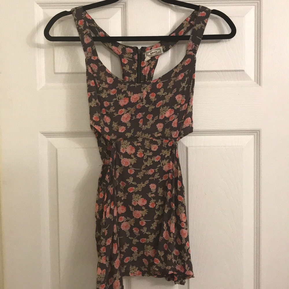 Pacsun Floral side cutout tank top